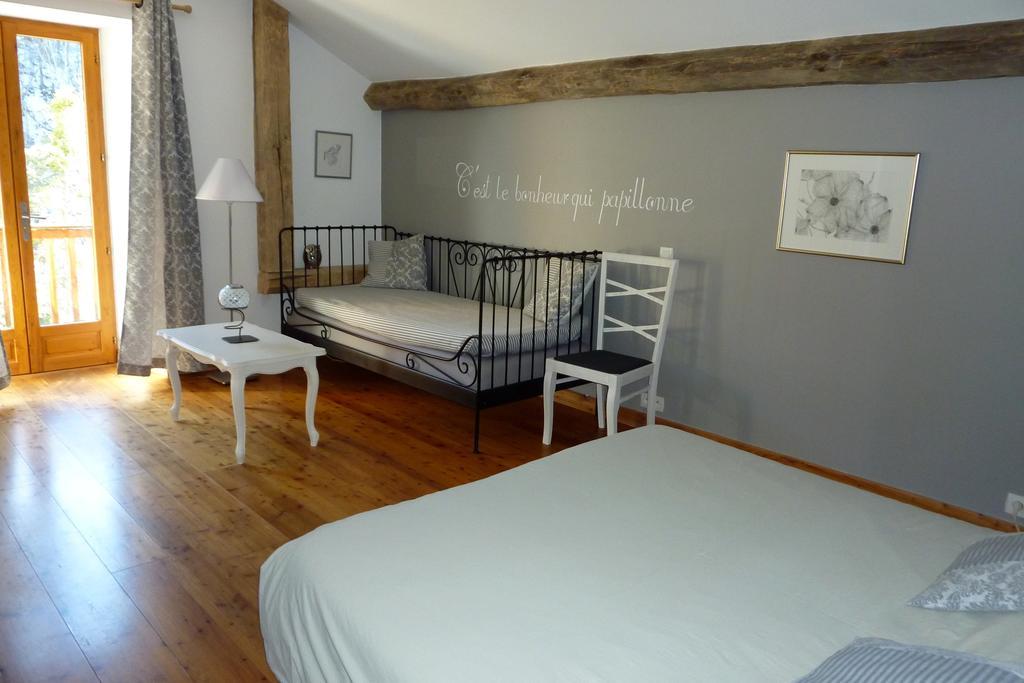 Le Moulin Ollivier Hotel Saint-Andre-d'Embrun Room photo
